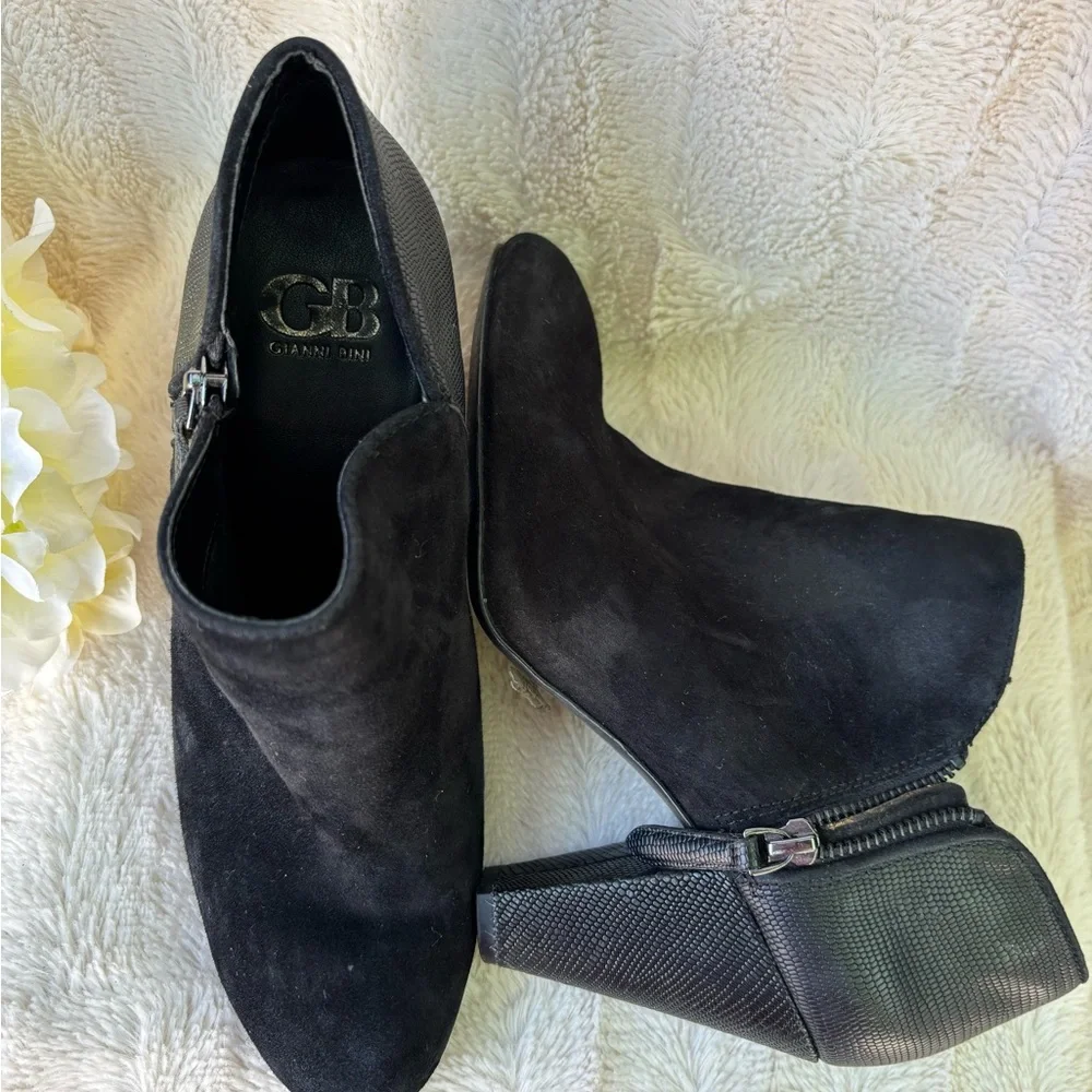 Gianni Bini Black Suede Ankle Booties with Textured Heel zipper Size 8.5
